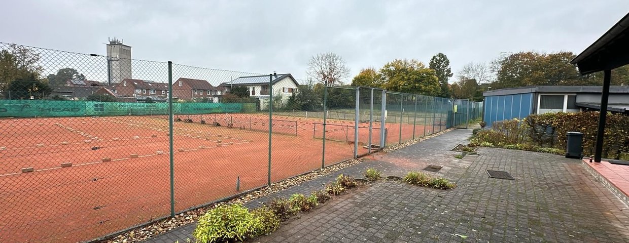 Tennisanlage winterfest gemacht